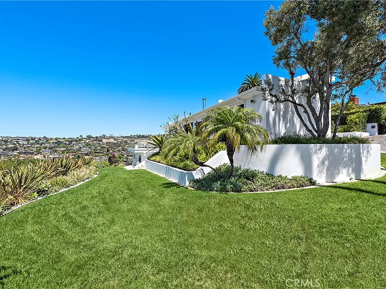 940 Summit Dr — Photo 44