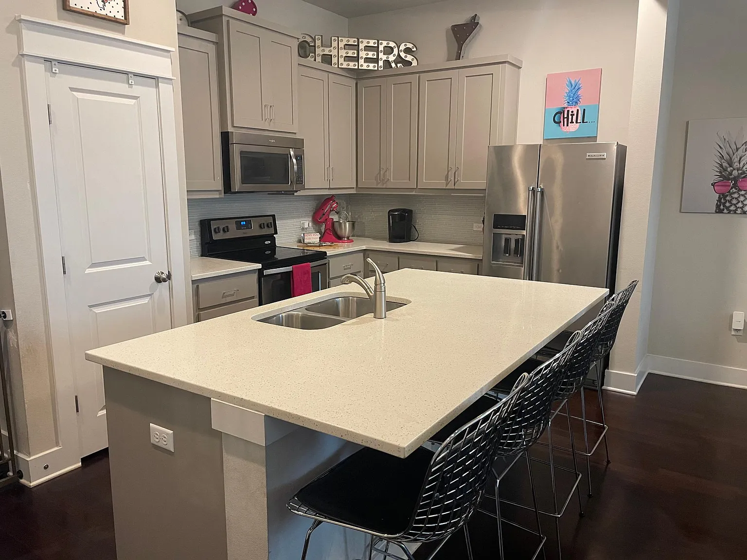 2 bed, 1828 sqft, $2,550 — Photo 3
