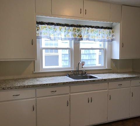 2nd image of 200 Longford Ave