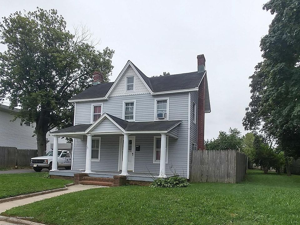 2nd image of 310 Slocum Pl