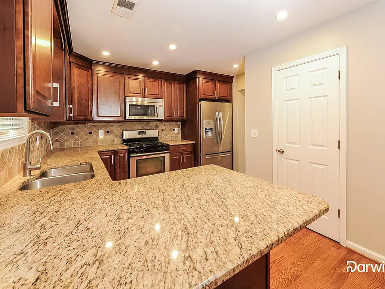 3855 Sunview Dr NW — Photo 3