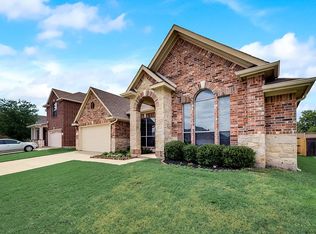 1511 White Willow Ln, Arlington, TX 76002