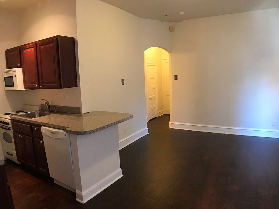 4617-spruce-st-2r-2