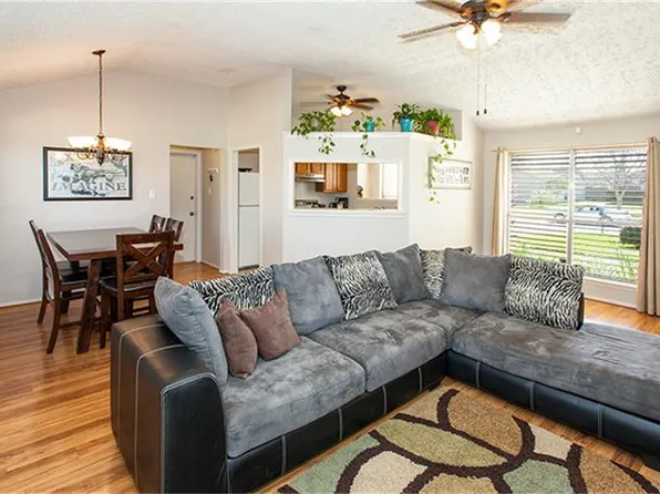 2510 Harpers Ferry Dr, League City, TX 77573