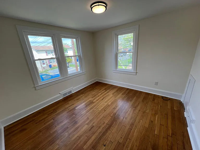 107 Steele Ave — Photo 10