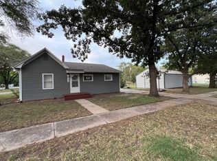528 W 4th Ave, Cheney, KS 67025