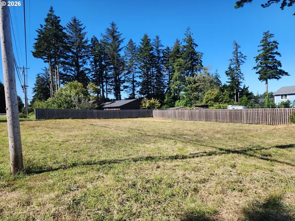 20th St, Pt Orford, OR 97465