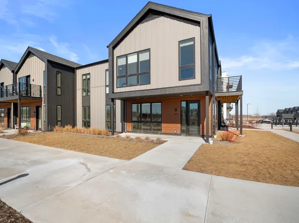 4199 E Hemlock Dr #101, Oak Creek, WI 53154