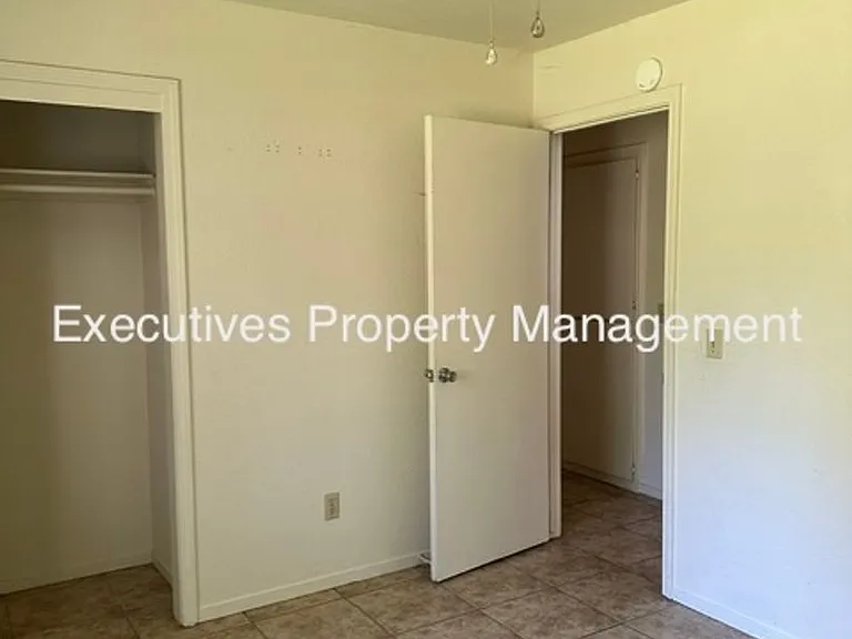 322 Pamela Ct — Photo 4