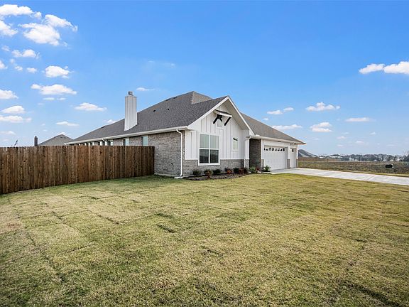 2nd image of 301 Vista View Dr
