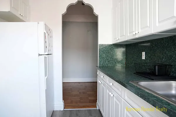 Rented by Norman Raindel, LREB | media 41