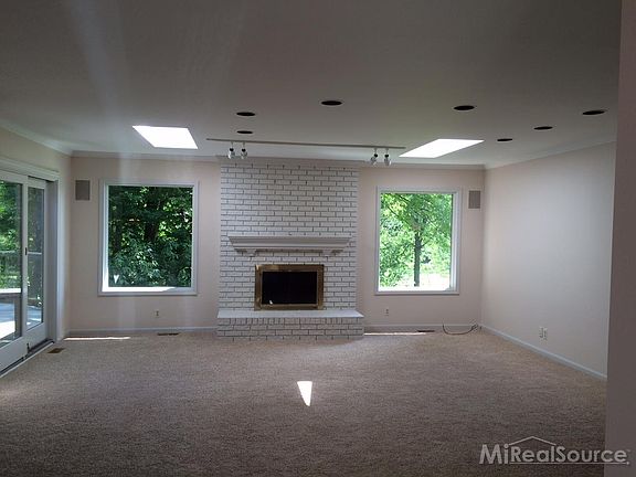 4th image of 656 Brookwood Ln E