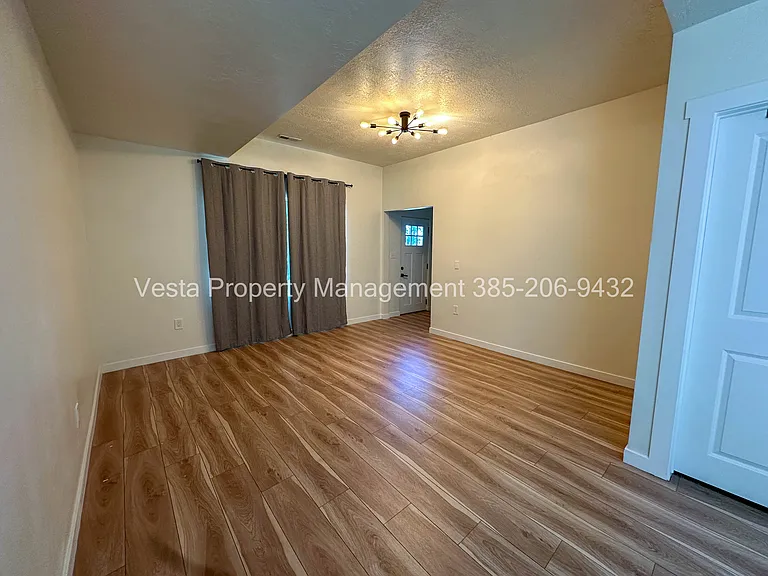 2538 Orchard Ave — Photo 6