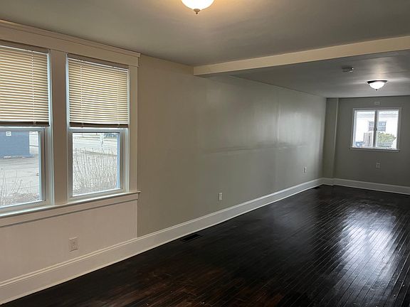 3rd image of 1534 Electric Ave