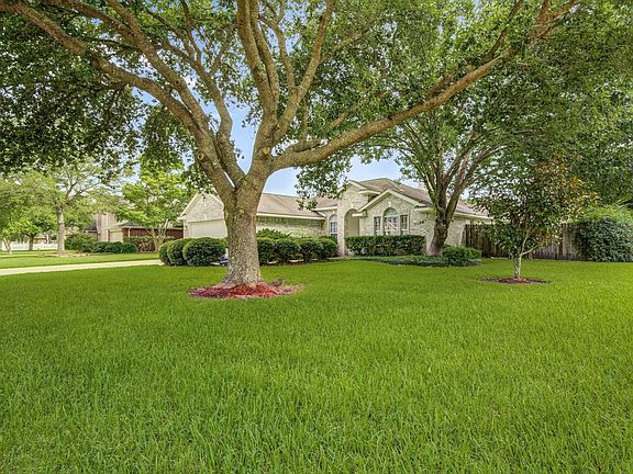 3rd image of 812 Oak Estates Ct