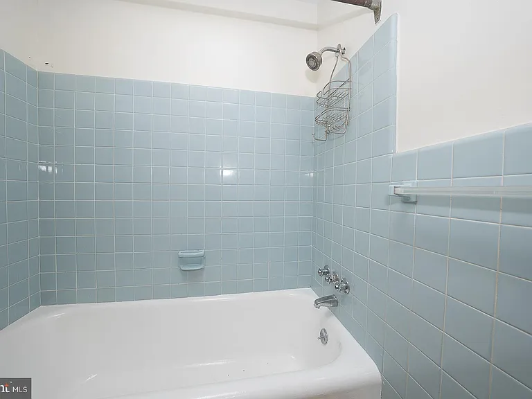 1 S Valley Rd #202 — Photo 17