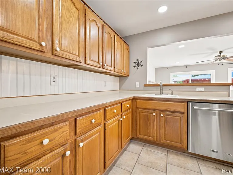 31906 Cambridge St — Photo 16