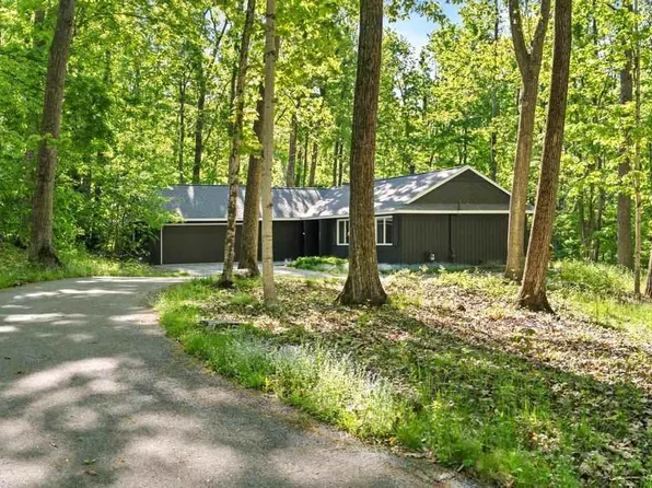 1566 Candlewood Ct, Harbor Springs, MI 49740