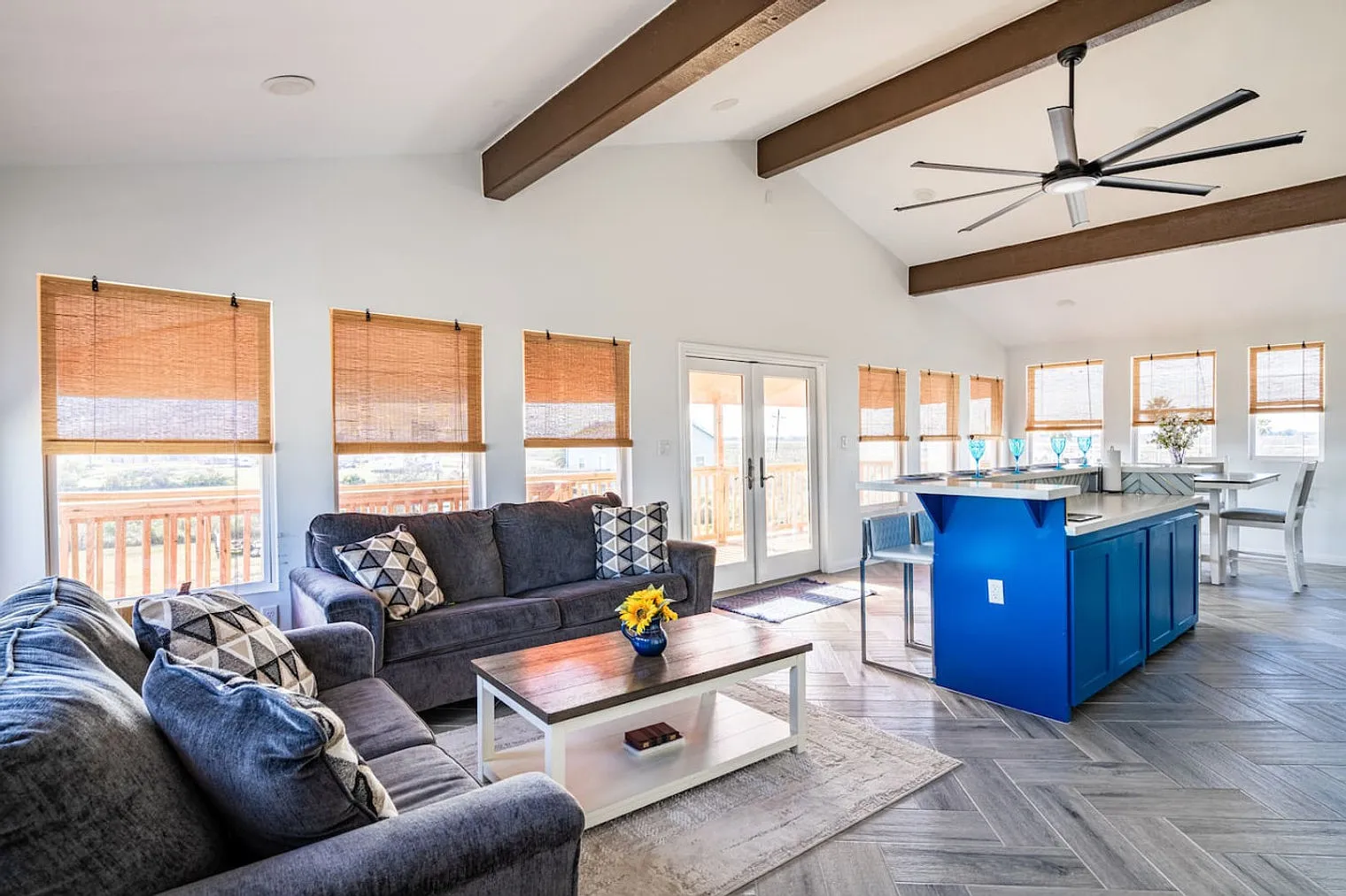 6 bed, 3.0 bath, 3143 sqft, $4,851 — Photo 2