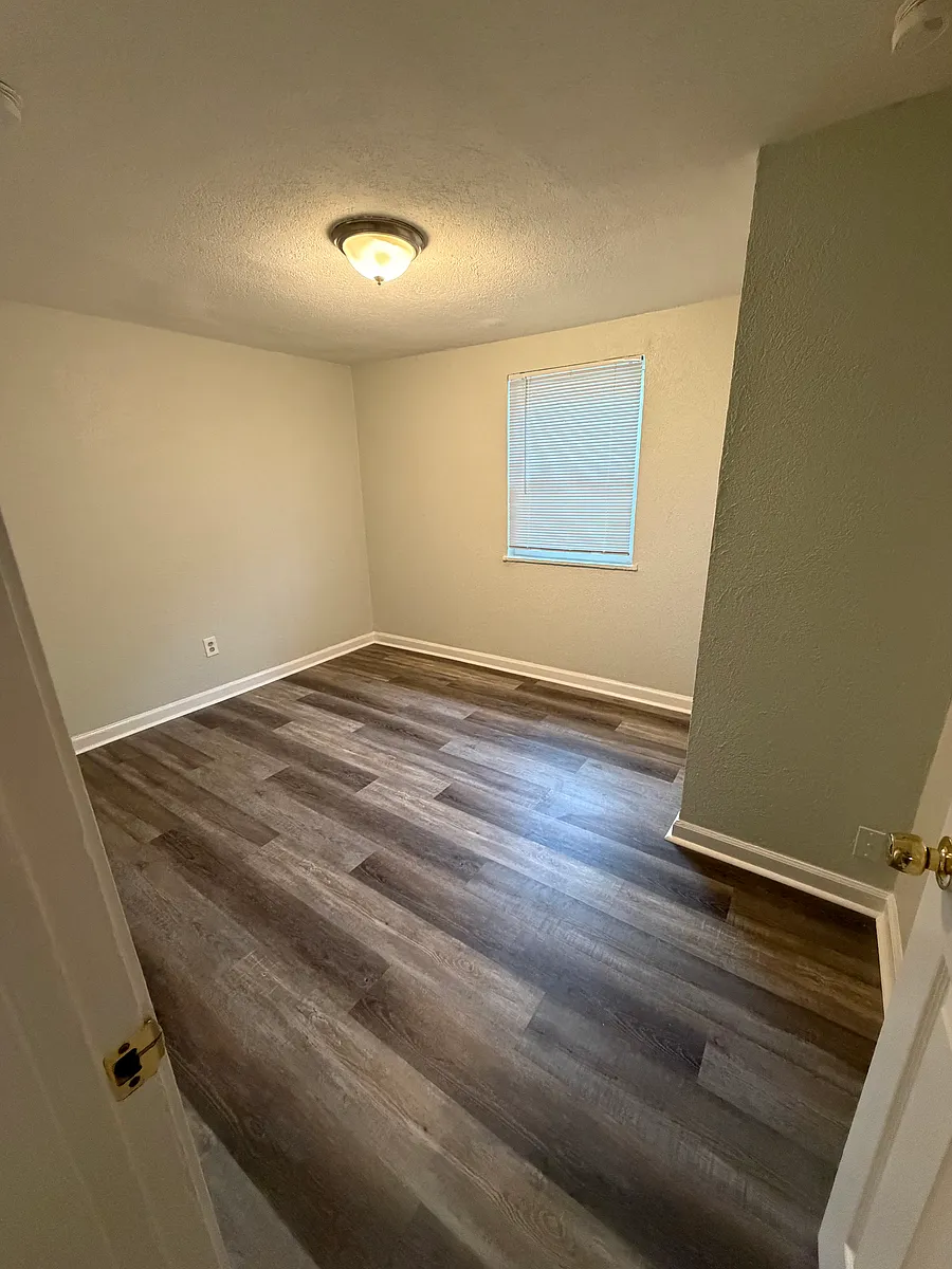 Building Photo - 505 Davis Ave #B