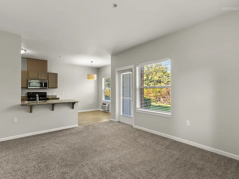Keizer Station Apartments — Photo 2