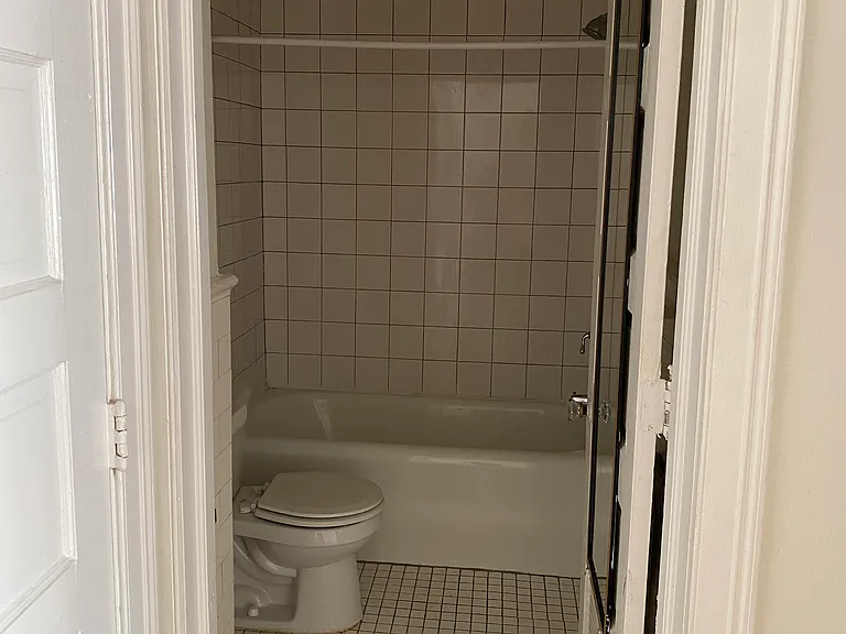 195 W City Ave #B8 — Photo 9