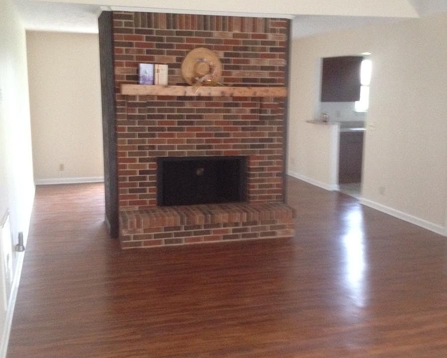 2nd image of 1557 Lake Villa Cir