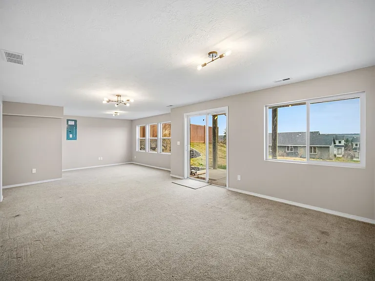 8411 N James Ct — Photo 30