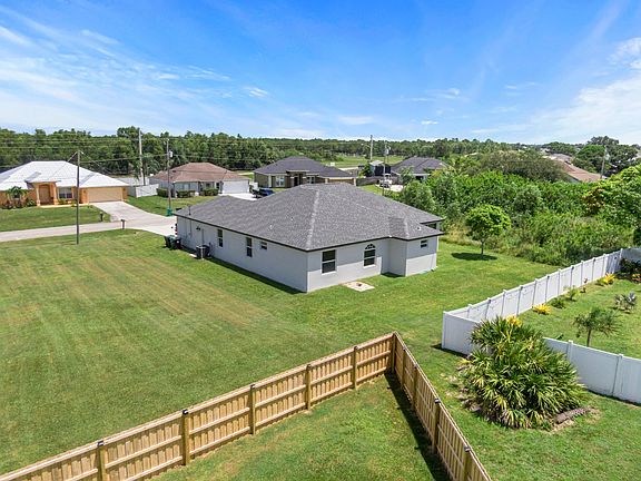 4th image of 5804 NW North Dooley Circle