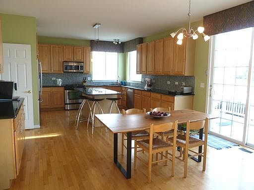 5th image of 464 W Sycamore St