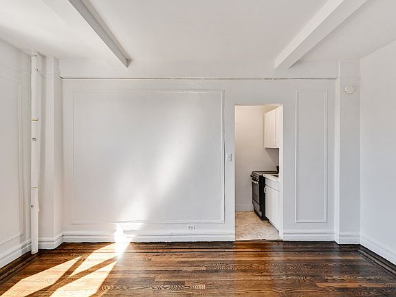 4th image of 208 W 23rd St APT 1510