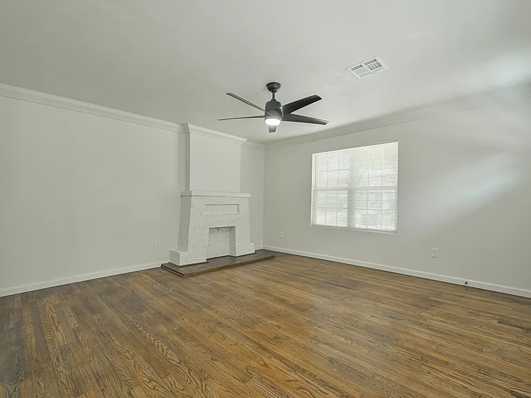 1524 NW 45th St — Photo 3