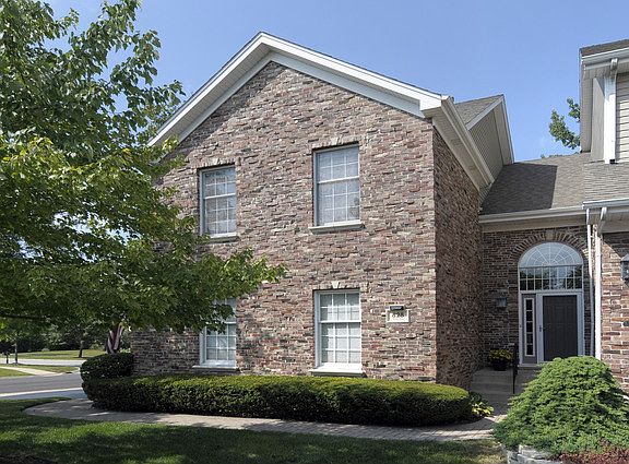 2nd image of 828 W Drew Ln