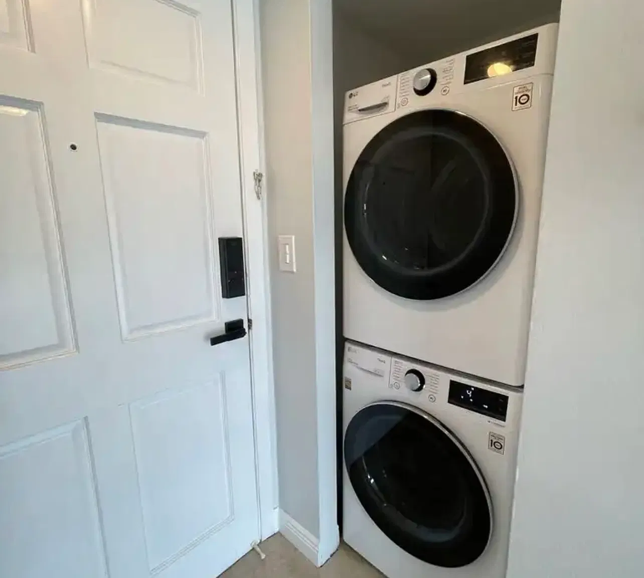 1 bed, 1.5 bath, 982 sqft, $1,950 — Photo 2