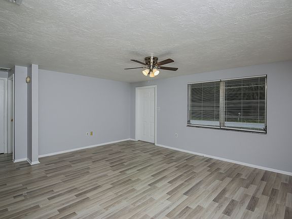 3rd image of 20425 Emerald Ave