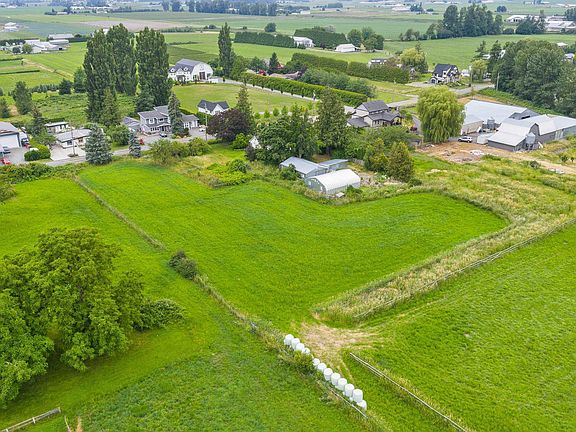 3rd image of 394 Arnold Rd