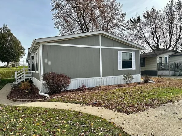 28 Maple Ln, Manteno, IL 60950