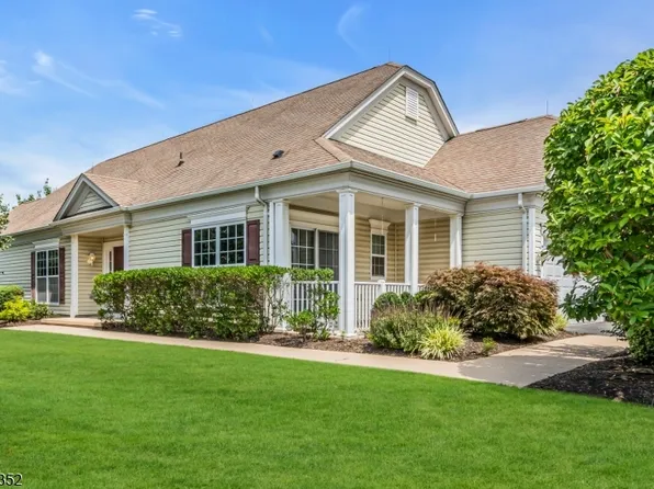 106 Stone Manor Dr, Franklin Twp., NJ 08873