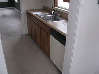3rd image of 2428 Superior St