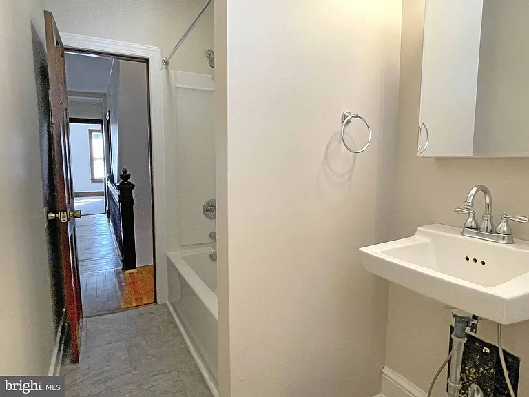 418 S Market St — Photo 14