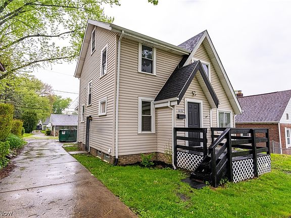 2nd image of 1419 22nd St NE