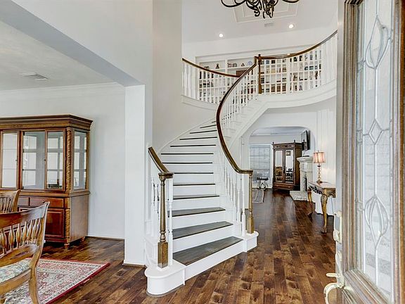 3rd image of 4238 Magnolia Ln