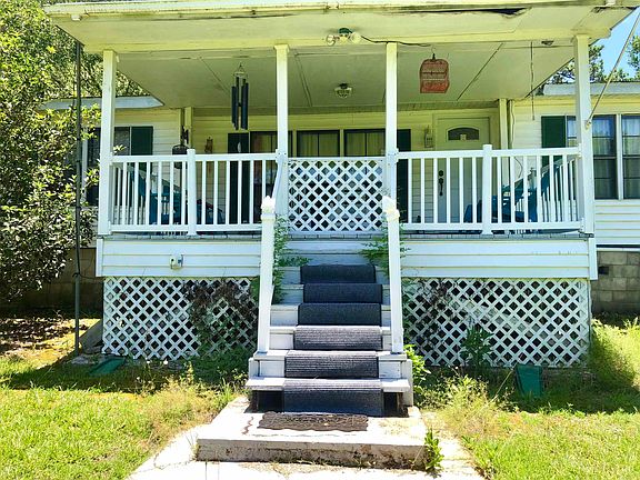 3rd image of 363 Hawthorne Ln