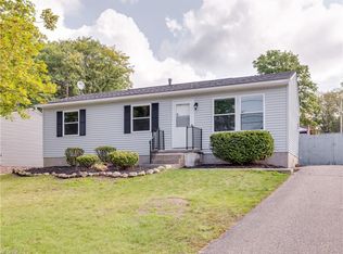 2011 Vancouver St, Cuyahoga Falls, OH 44221