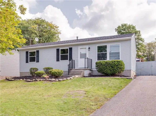 2011 Vancouver St, Cuyahoga Falls, OH 44221