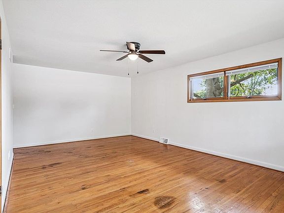 5th image of 701 Diana Ct