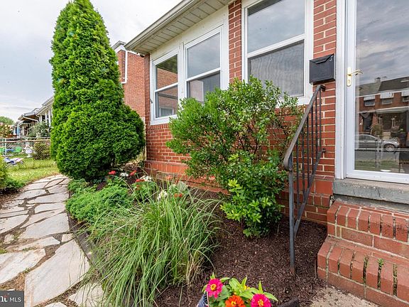 3rd image of 4044 Saint Augustine Ln