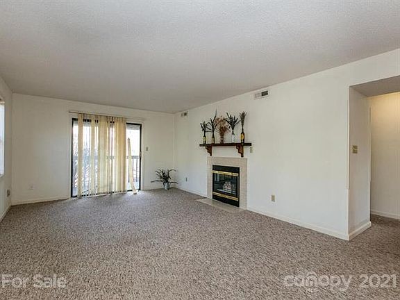 4th image of 601 Abbey Cir #F1