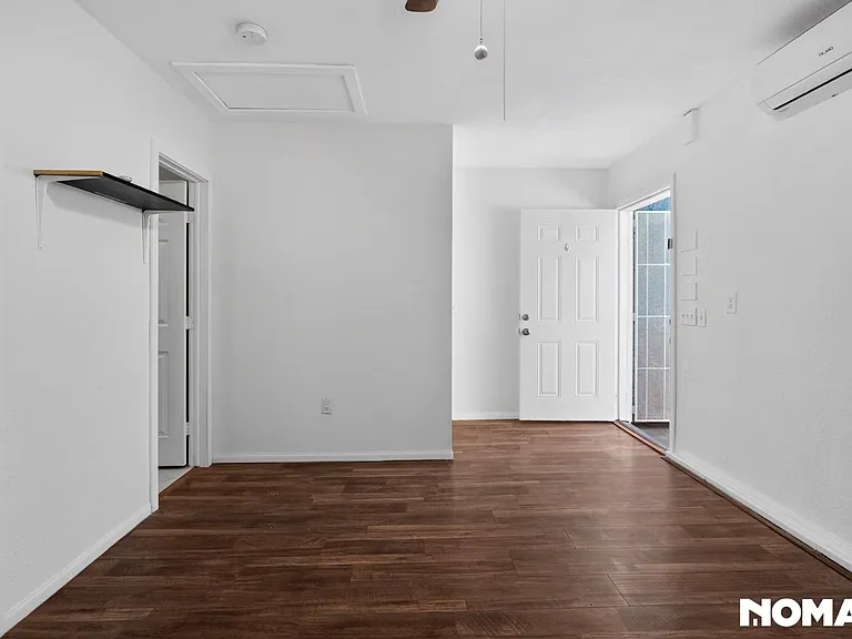 7705 Babcock Ave — Photo 25