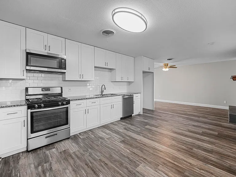 5421 Greenwood Way — Photo 10